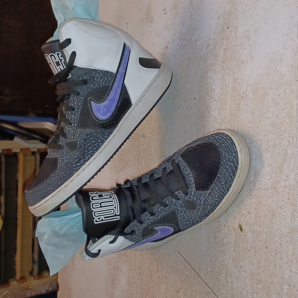 Nike Air Forces. - Picture 5 of 8